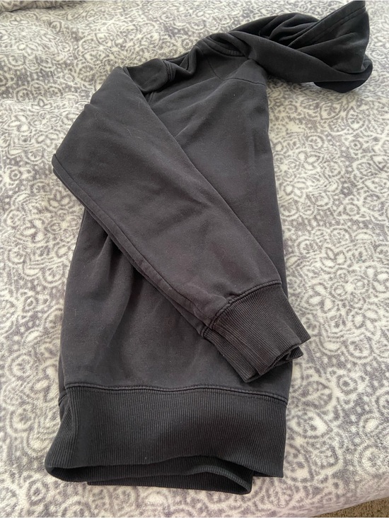 Levi's Other - **bundle 3 for $20**Levi's Black Crewneck Sweatshirt